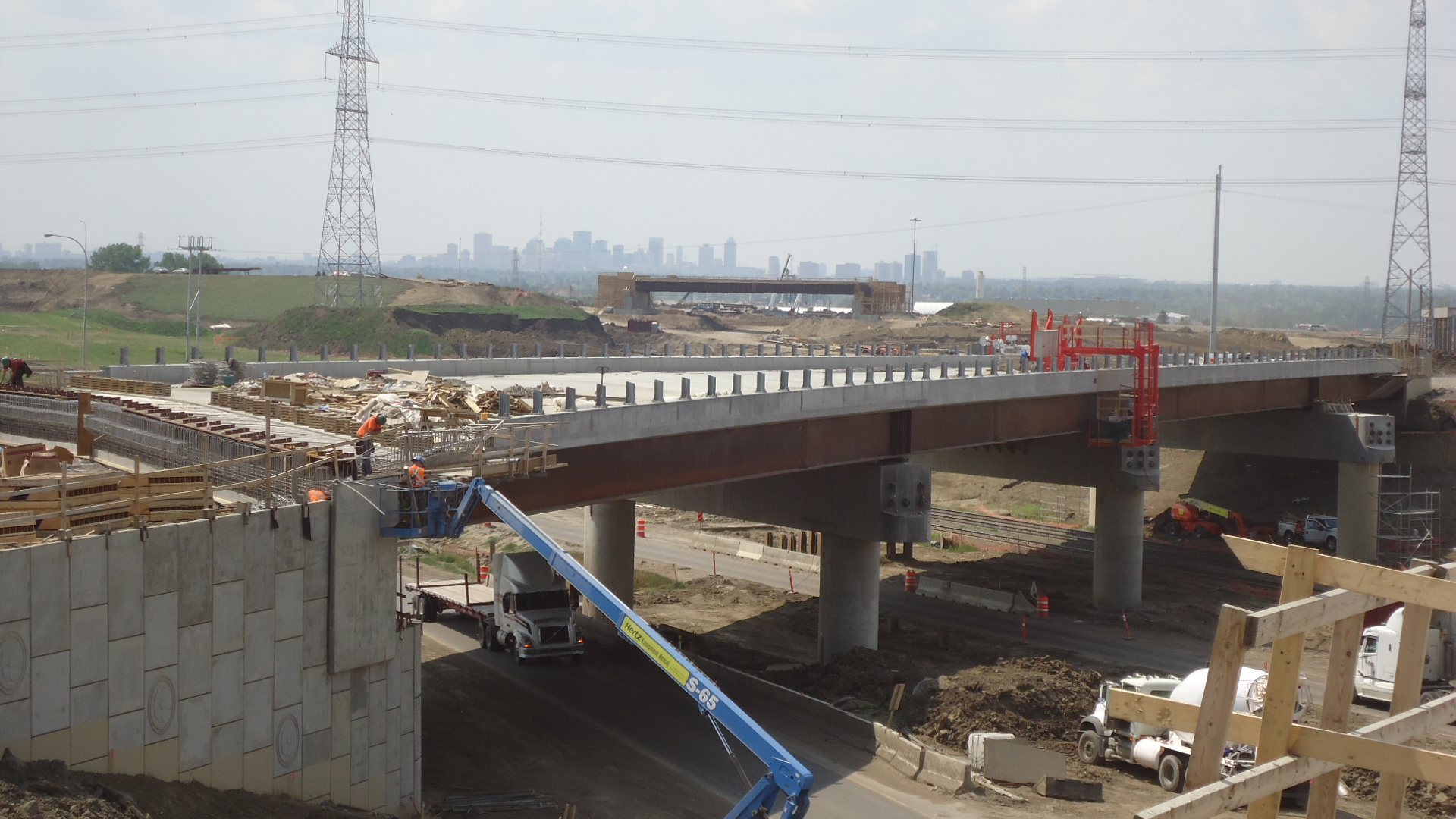 Steel and precast concrete fabrication for highway bridge design build - Rapid Span