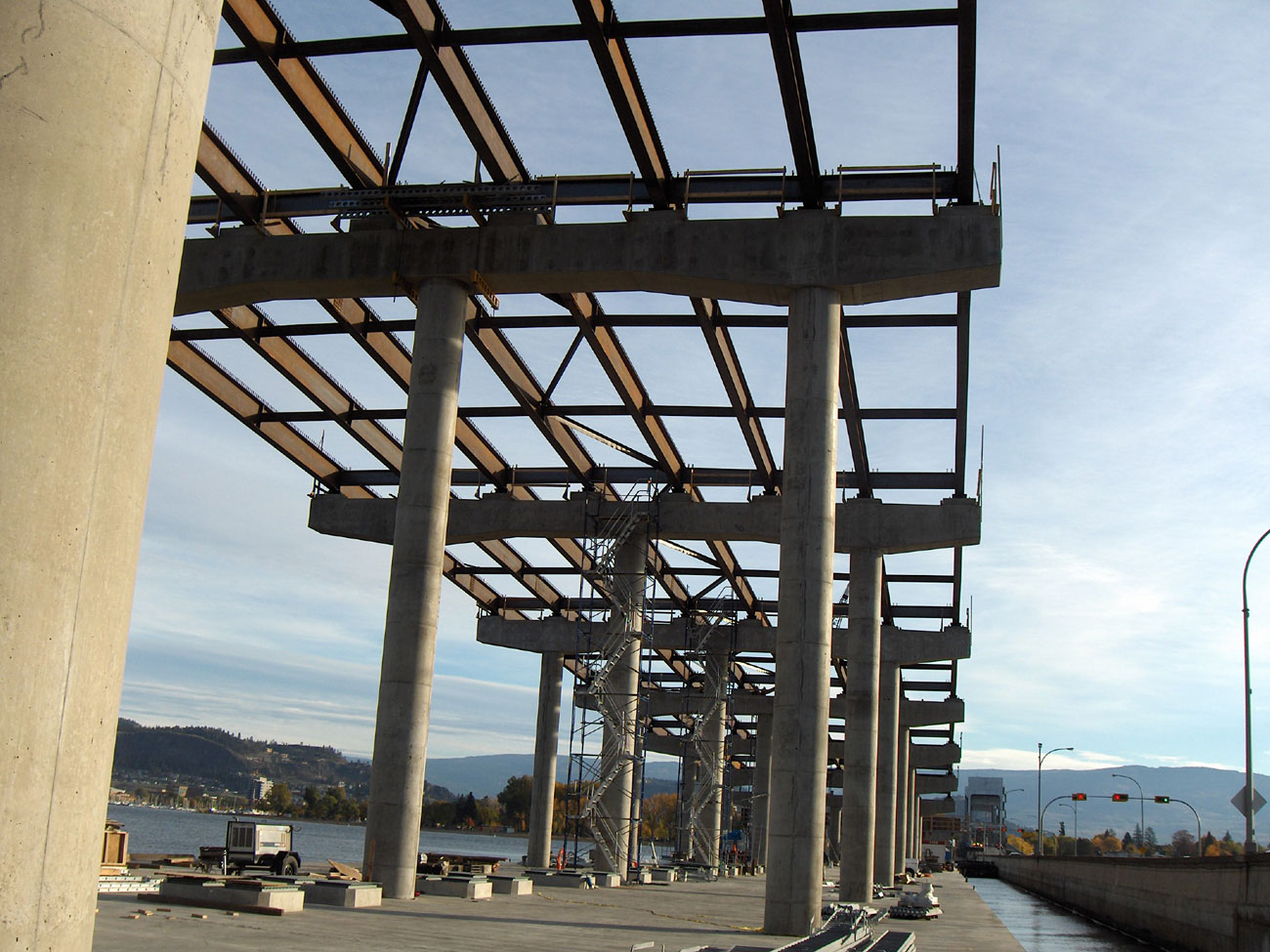 Fabricated steel structure for floating highway bridge - Rapid-Span