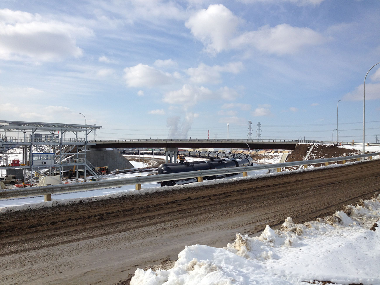 Vehicle bridge across Kinder Morgan rail terminal in Edmonton - Rapid-Span