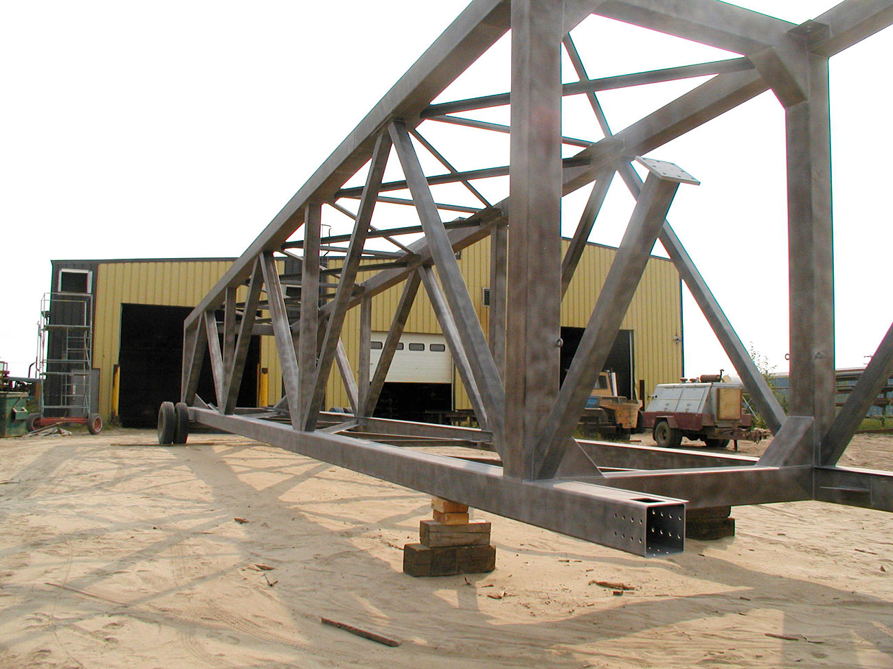 Steel fabrication for pipeline bridge - Rapid-Span