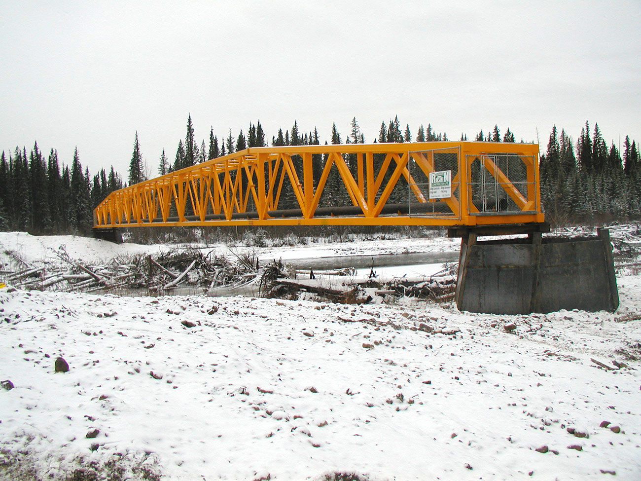 Steel structure for pipeline bridge build